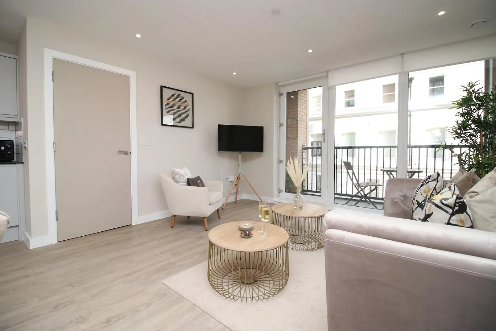 카디프 Casa 3 - Balcony And Free Parking 2Br 아파트