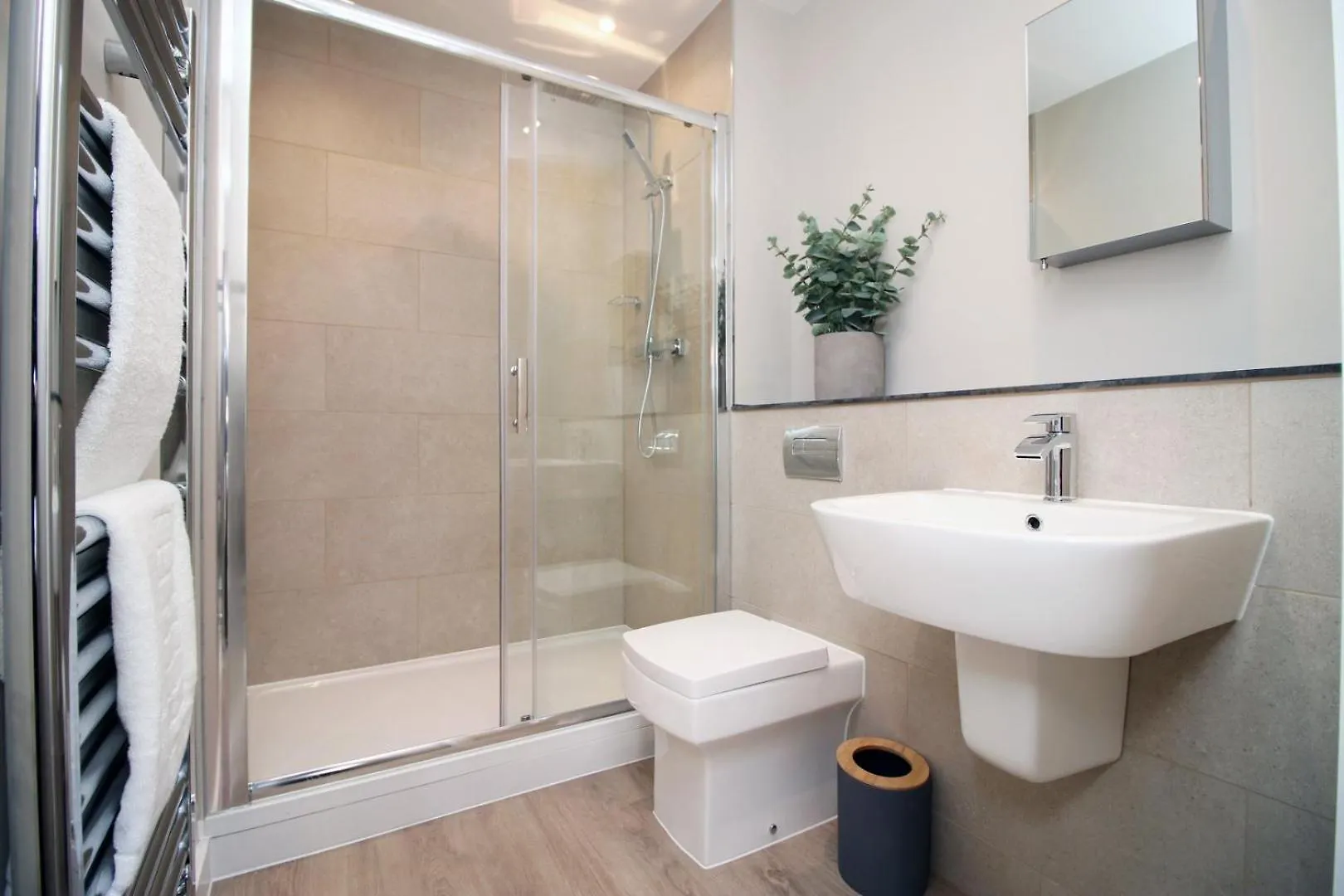 카디프 Casa 3 - Balcony And Free Parking 2Br 아파트